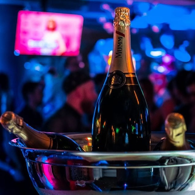 RAVE : VICTORIA WHYNOT & NICO MOON